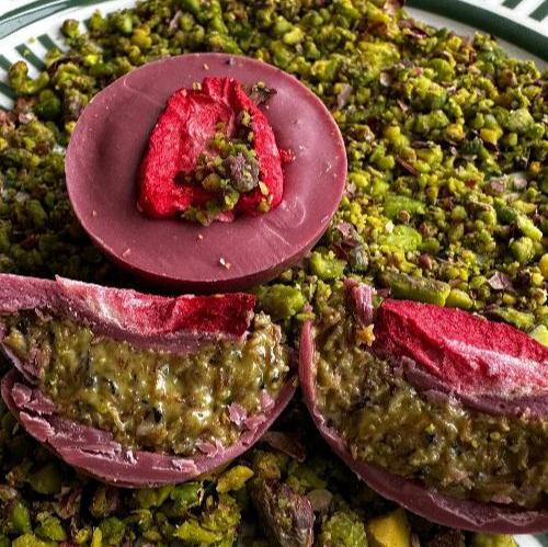 Ruby chocolate with kataifi and pistachio